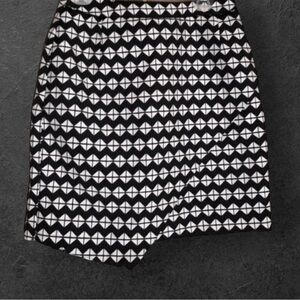 WH EUC WOMENS BLACK WHITE SKIRT BOTTOMS OFFICE FALL WINTER CASUAL HOLIDAY SIZE 4